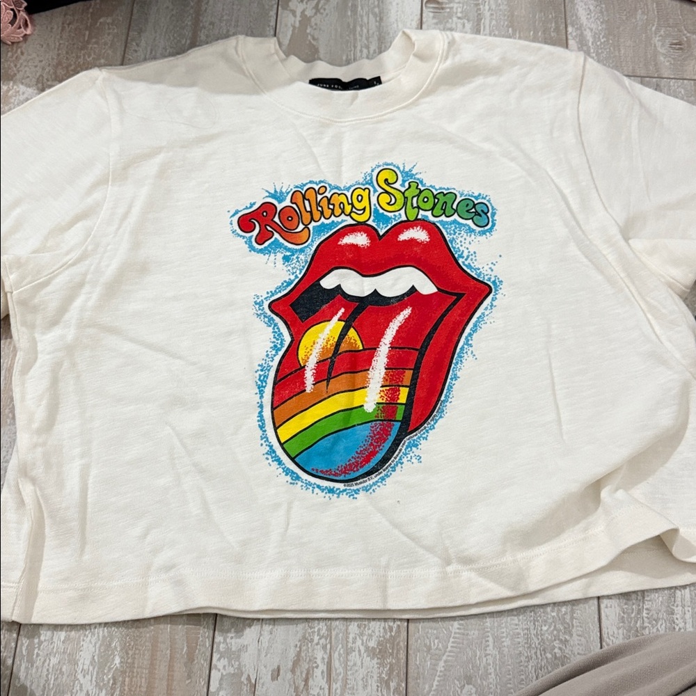 Rolling Stones Rainbow Lips Tongue Crop Tee NWT- size small